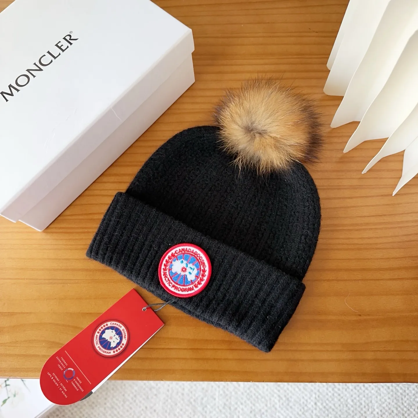 💰74 CANADA GOOSE Canada Goose winter warm cashmere cold hat. Rabbit wool material, thick feel, not easy to deform. Fashionable and versatile couple hat, imported embroidery logo, cashmere cotton yarn, head circumference: 55-58cm